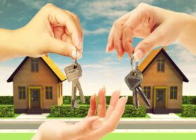 新加坡房产买卖场景，用于说明永久地契与99年地契的选择差异